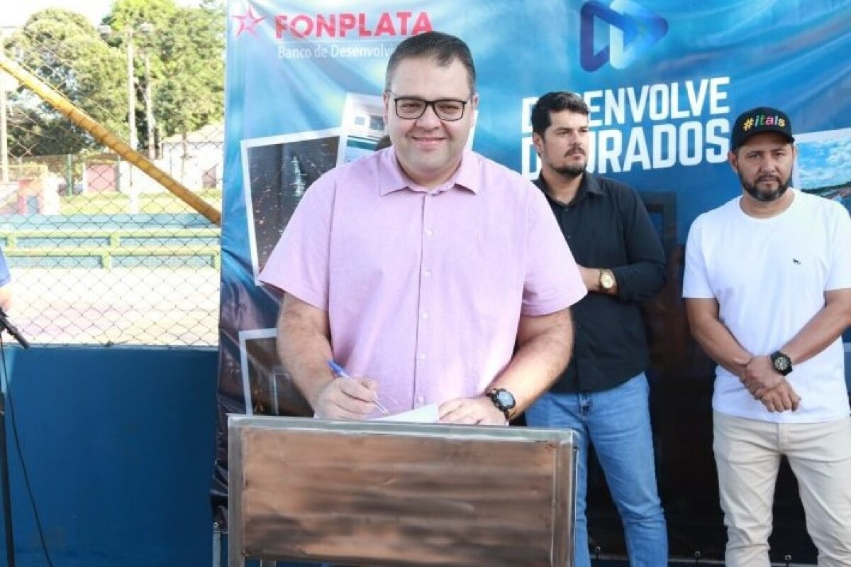 Alan Guedes autoriza início de obras na pista de caminhada do Parque