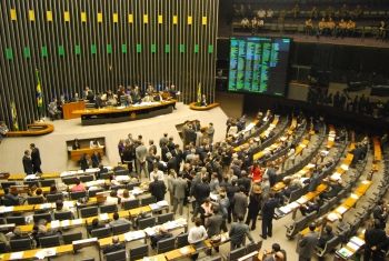 Repercuss&atilde;o negativa faz PSDB mudar de ideia sobre projeto de terceiriza&ccedil;&atilde;o