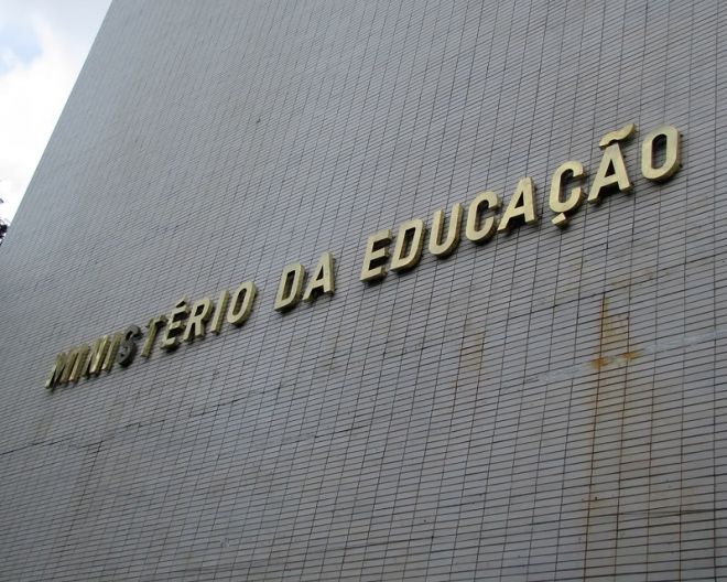 Ministério da Educação aponta 264 mil novos contratos do Fies e 296 mil esperando renovação de contrato