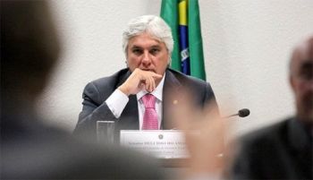 O dilema de Delc&iacute;dio
