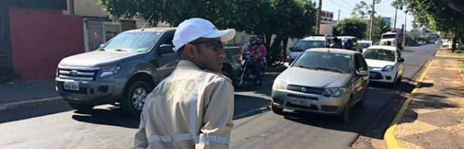 Semutran e Deptran realizam blitz educativa em comemoração a 10ª Semana Municipal de Trânsito