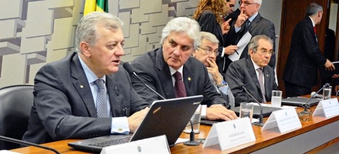 Petrobras ir&aacute; rever planejamento estrat&eacute;gico, aponta Senador