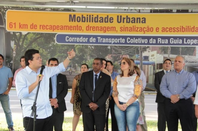 Prefeito Gilmar Olarte assina ordem de serviços
