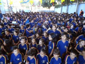 Servidores da educação paralisam atividades afetando 90% das escolas em Campo Grande