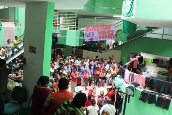Sem terras continuam ocupando a sede do INCRA