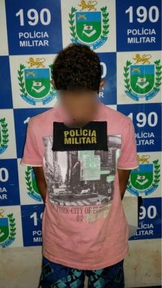 Filho que agrediu a mãe é preso e levado para a delegacia