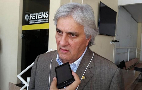 Nas m&atilde;os de Delc&iacute;dio