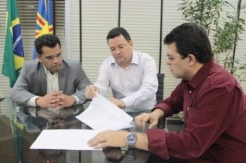 Prefeito Gilmar Olarte espera economizar e reaquecer a m&aacute;quina p&uacute;blica com cortes