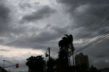 Foto de clima ilustrativa de tempo nublado, possibilidade de chuva