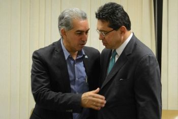 Reinaldo azambuja com ministro paraguaio Gustavo Leite