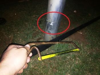 Revoltados com o governo, jovens são flagrados derrubando radar em avenida de Três Lagoas