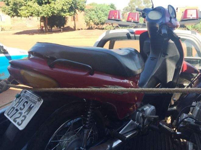Moto é recuperada pela polícia; jovem de 22 anos foi preso para esclarecimentos