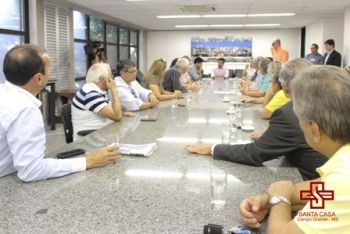 Contrato entre Prefeitura e Santa Casa vence e trabalhadores cruzam os bra&ccedil;os novamente
