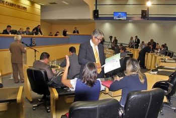 Vereadores da oposi&ccedil;&atilde;o na C&acirc;mara Municipal entram com novo requerimento sobre Comiss&atilde;o Processante