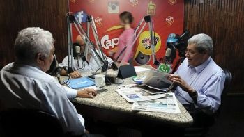 Andr&eacute; Puccinelli concede entrevista &aacute; r&aacute;dio Capital FM