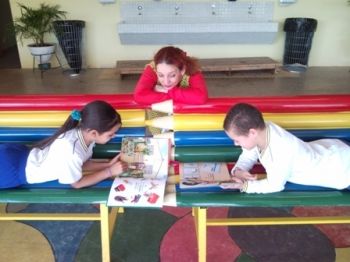 Escola p&uacute;blica apresenta pe&ccedil;a