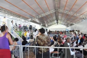 Caravana da Sa&uacute;de mobiliza Tr&ecirc;s Lagoas e oferece desde casamento at&eacute; confec&ccedil;&atilde;o de identidade