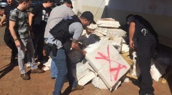 Traficante abandona caminhonete com mais de 1 ton de maconha