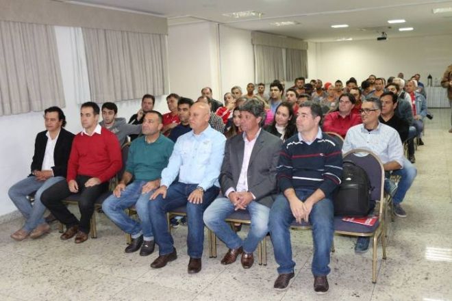 Diretoria do Comercial apresenta elenco para Brasileir&atilde;o da S&eacute;rie D