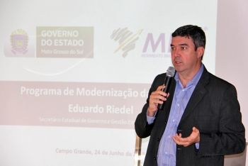 Secretario Riedel na Fiems com Longen e empresarios