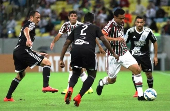 Fluminense derruba invicto e fica perto do G4 no Brasileirão