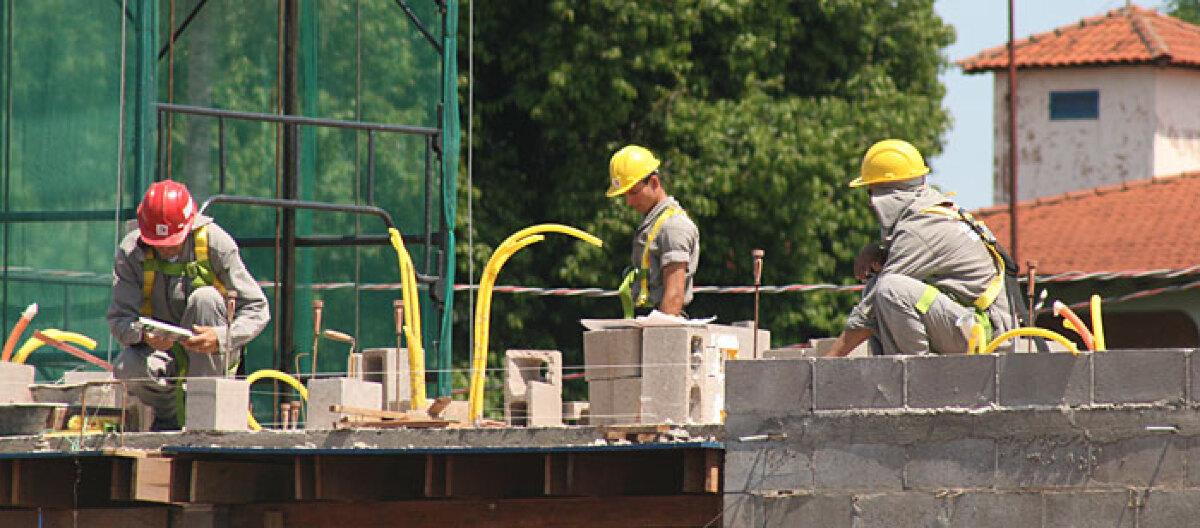 Foto ilustrativa de constru&ccedil;&atilde;o civil, trabalhador de constru&ccedil;&atilde;o civil, pedreiros