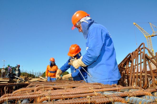 Foto ilustrativa de construção civil, trabalhador de construção civil, pedreiros
