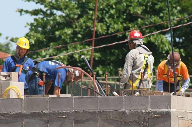 Foto ilustrativa de construção civil, trabalhador de construção civil, pedreiros