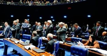 Senado aprova MP que estende corre&ccedil;&atilde;o do sal&aacute;rio m&iacute;nimo aos aposentados 