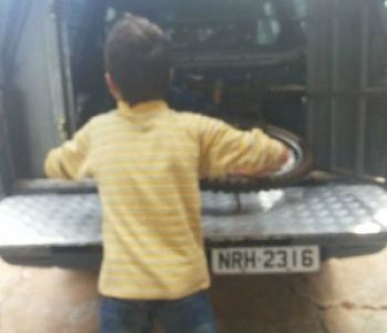 Os policiais recolheram o adolescente e o encaminharam ao 3˚ Distrito de Polícia para as medidas cabíveis.