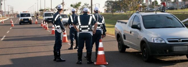 Foto ilustrativa de multa, fiscaliza&ccedil;&atilde;o de tr&acirc;nsito, blitz, Agetran