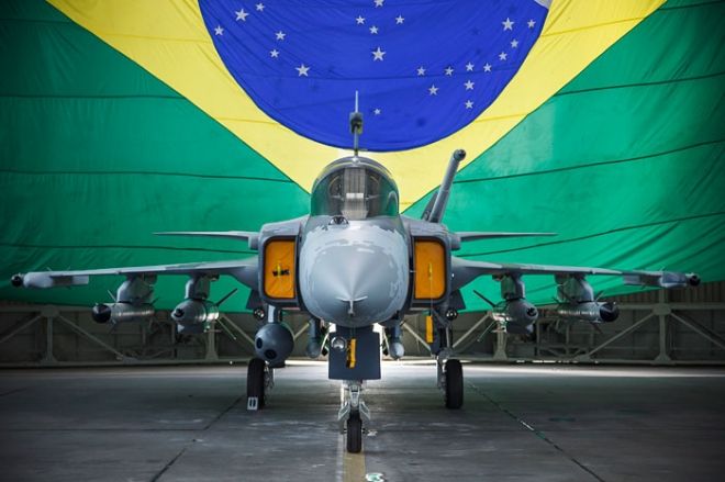 Ministro da Defesa confirma acordo para compra de caças suecos e contrato será assinado em 10 dias