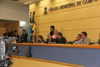 Tumulto com professor preso pela Guarda Municipal agita sess&atilde;o da C&acirc;mara