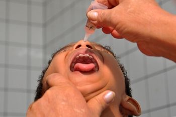 Foto ilustrativa de vacinação, gotinha, paralisia infantil, Poliomielite, vacinação infantil, imunização