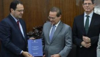 Ministros entregam Orçamento 2016 com previsão de déficit de R$ 30,5 bi