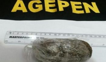 Agentes flagram visitante com 85 gramas de maconha em partes íntimas