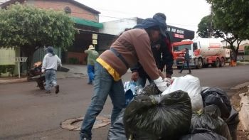 Força tarefa organizada pela prefeitura recolhe lixo nas ruas de Campo Grande