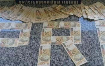 Polícia Rodoviária Federal apreende 10 mil reais em notas falsas