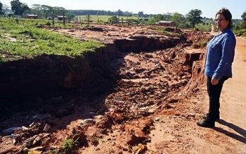 Rodovia estadual em Novo Horizonte do Sul fica intrafegável após fortes chuvas