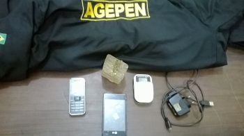 Agepen localizam celulares e drogas abandonados na área externa em Dourados