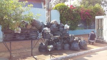 Lixo espalhado em Campo Grande com greve na Solurb 