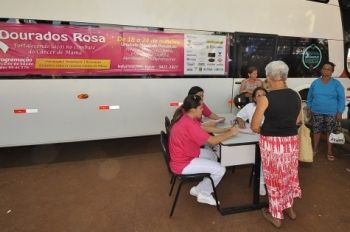 Dourados Rosa segue com exames preventivos e palestras