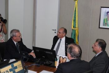 Deputado cobra do ministro da Sa&uacute;de recursos para a Grande Dourados  Geraldo Resende com secret&aacute;rios estadual de Sa&uacute;de,  Nelson Tavares