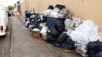 Coleta parcial deixa lixo acumulado em Campo Grande