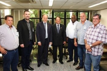 Pensando no futuro dos munic&iacute;pios, prefeitos pedem aprova&ccedil;&atilde;o de pacote fiscal do governo