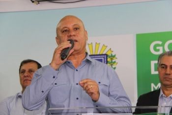 Secretário de Administração, Carlos Alberto de Assis, assina campanha Governo Consciente