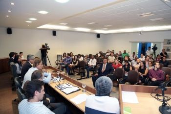 Vereadores debatem sobre aquisição de uniformes escolares