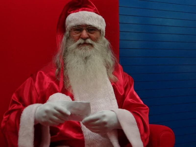 Papai Noel oferece alegria e chega a Campo Grande