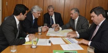 Delc&iacute;dio ajuda governador de MS a renegociar d&iacute;vida