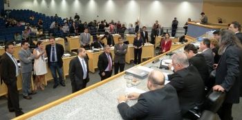 Durante mais uma disputa legislativo x executivo, vereadores aprovam  R$ 3,4 bilhões do orçamento de 2016